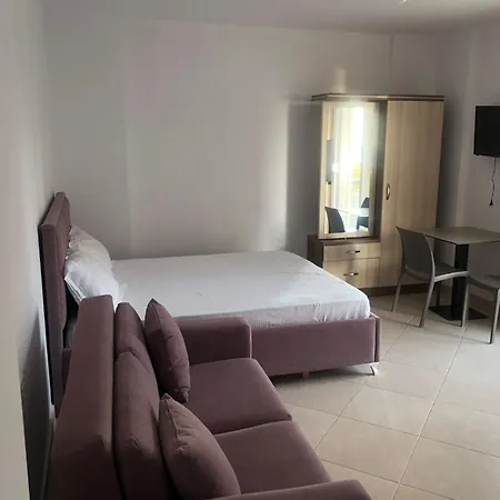 Hotel Mario, Shengjin