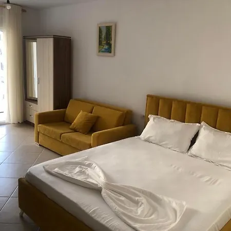 Hotel Mario, Shengjin