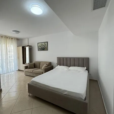 Mario, Hotel Shengjin